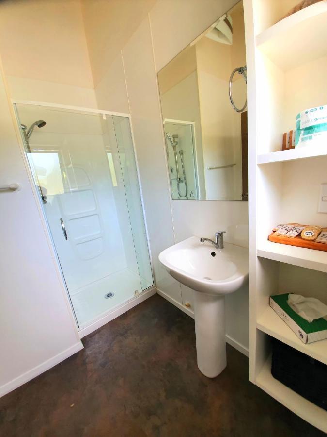 Kauri Coast TOP 10 Holiday Park Kaihu Bagian luar foto