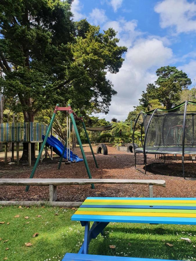 Kauri Coast TOP 10 Holiday Park Kaihu Bagian luar foto