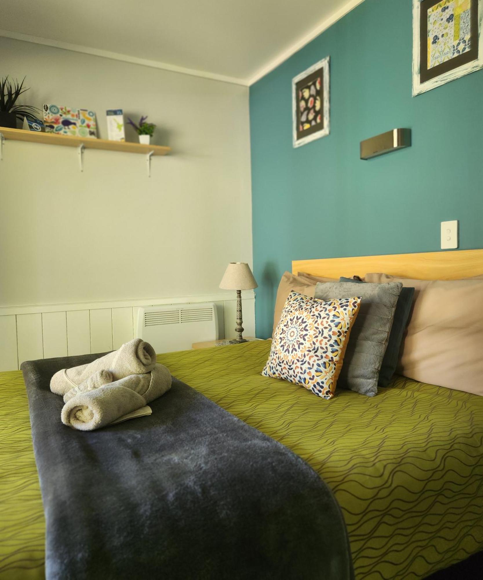 Kauri Coast TOP 10 Holiday Park Kaihu Bagian luar foto