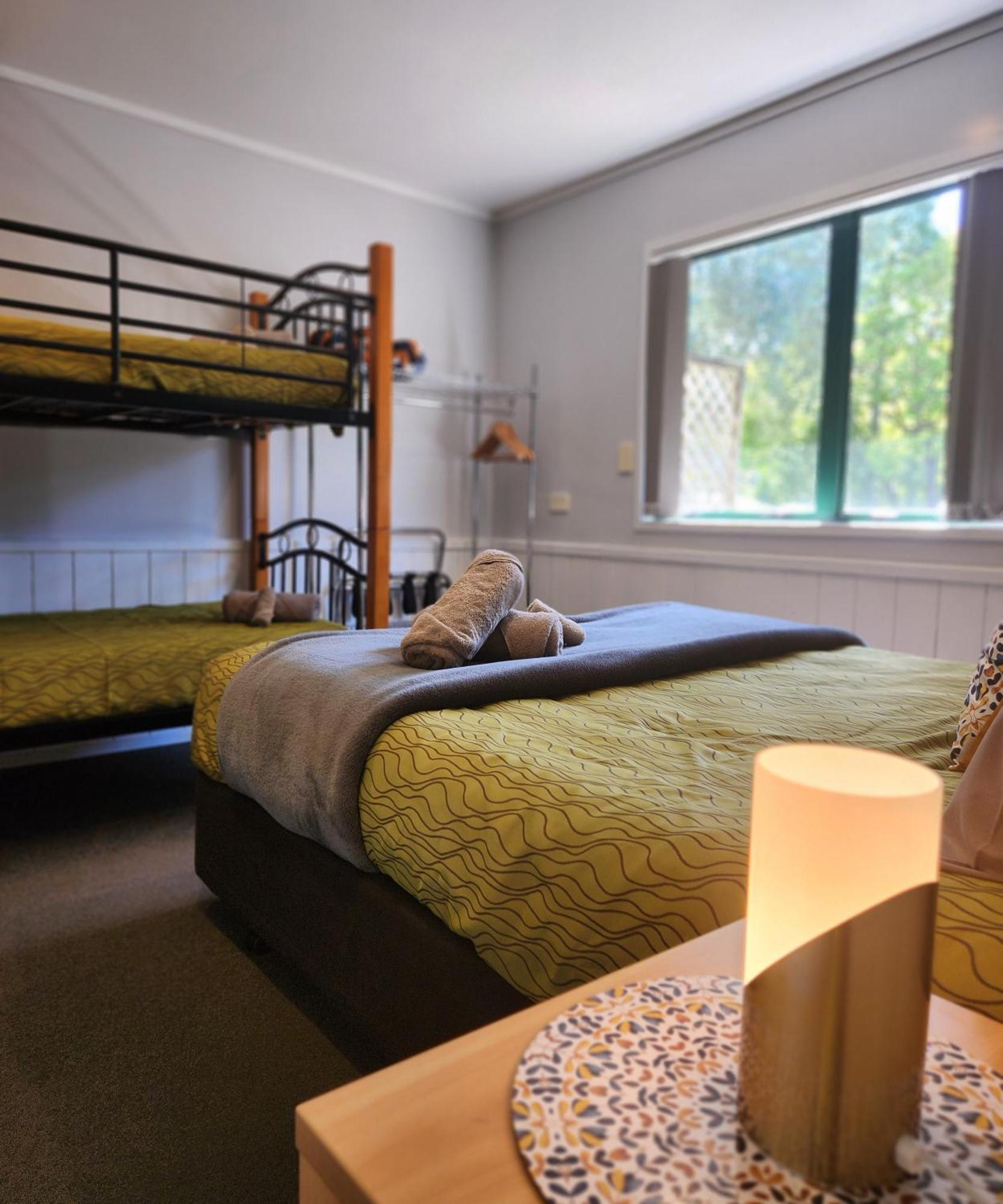 Kauri Coast TOP 10 Holiday Park Kaihu Bagian luar foto
