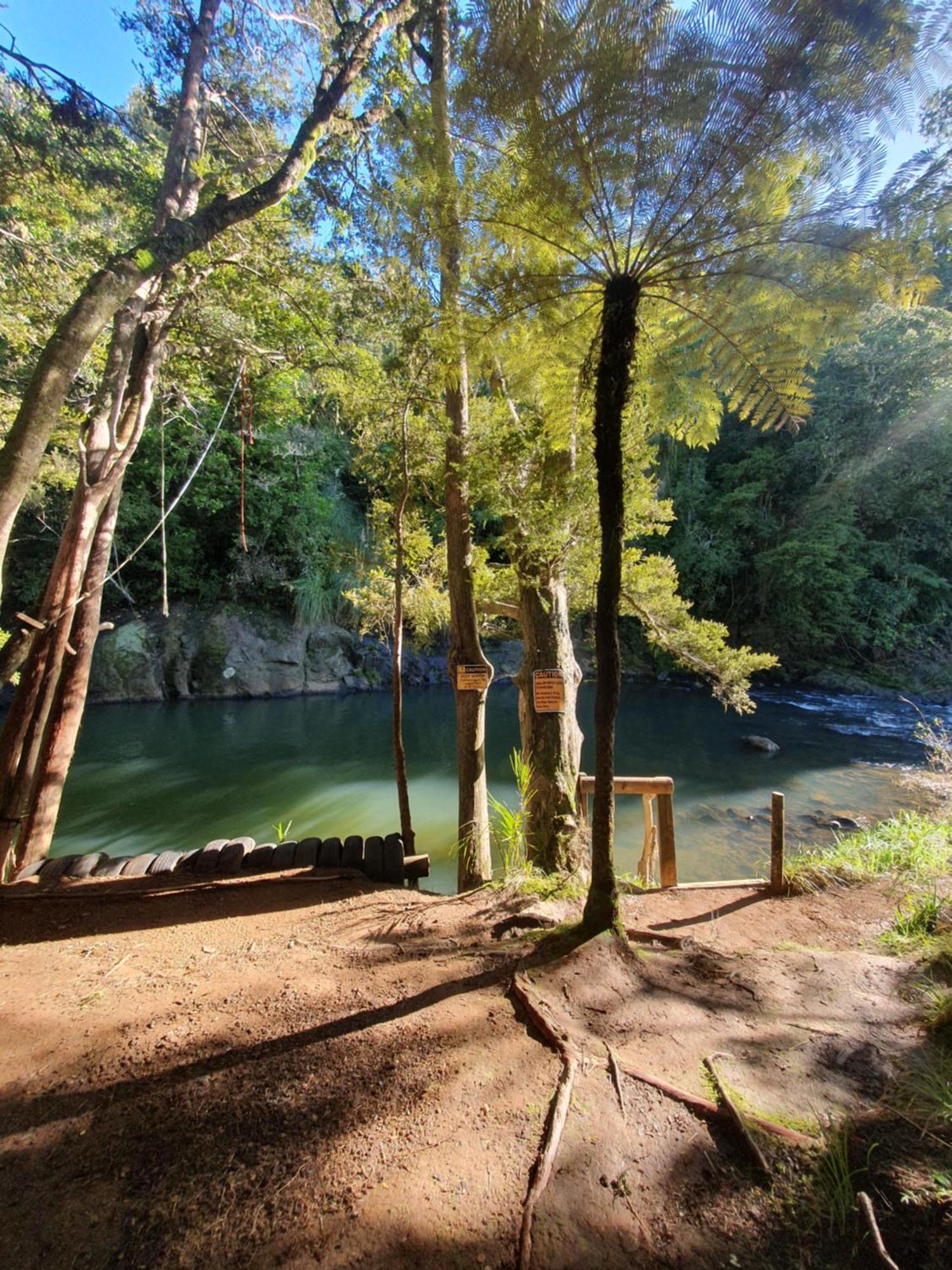 Kauri Coast TOP 10 Holiday Park Kaihu Bagian luar foto