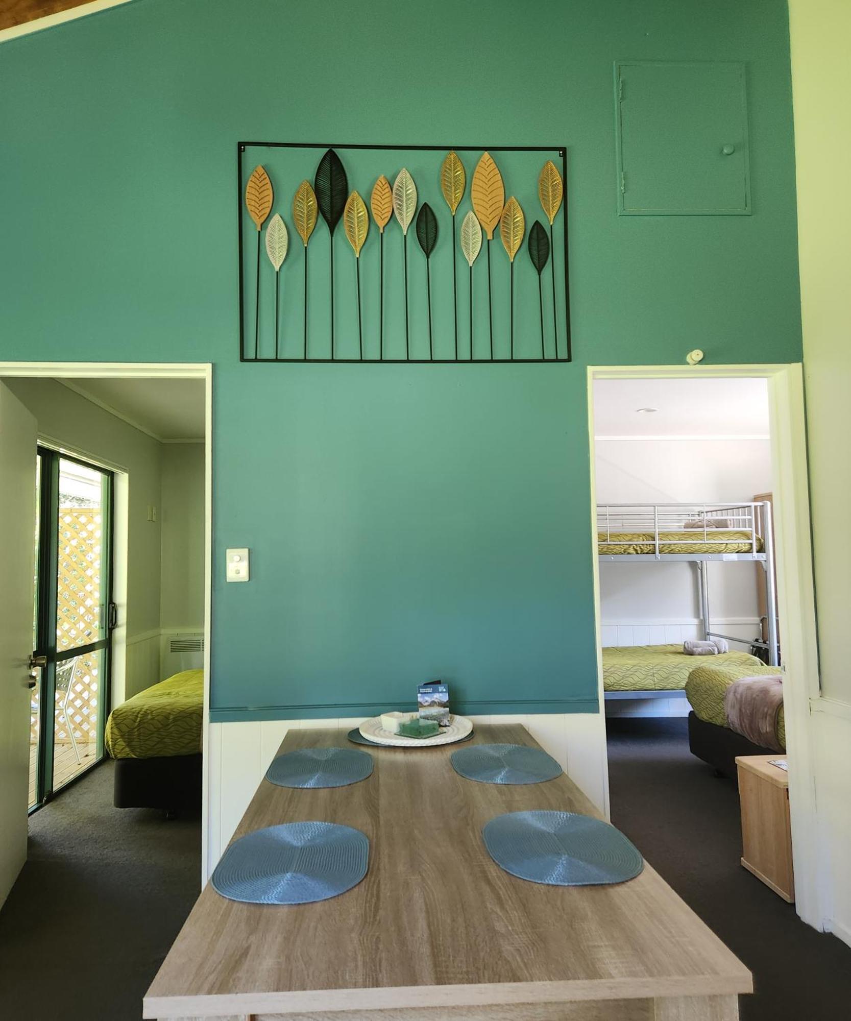 Kauri Coast TOP 10 Holiday Park Kaihu Bagian luar foto