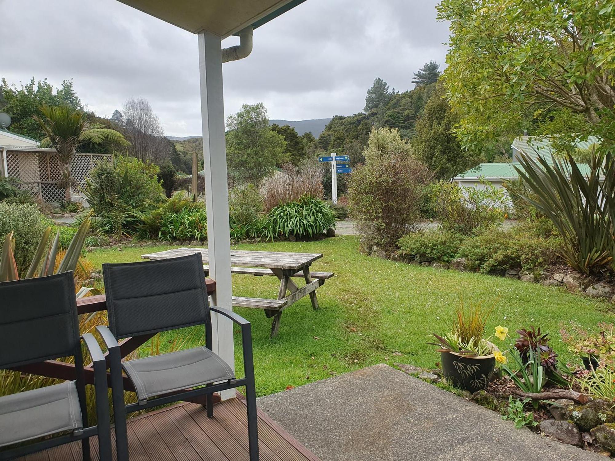 Kauri Coast TOP 10 Holiday Park Kaihu Bagian luar foto