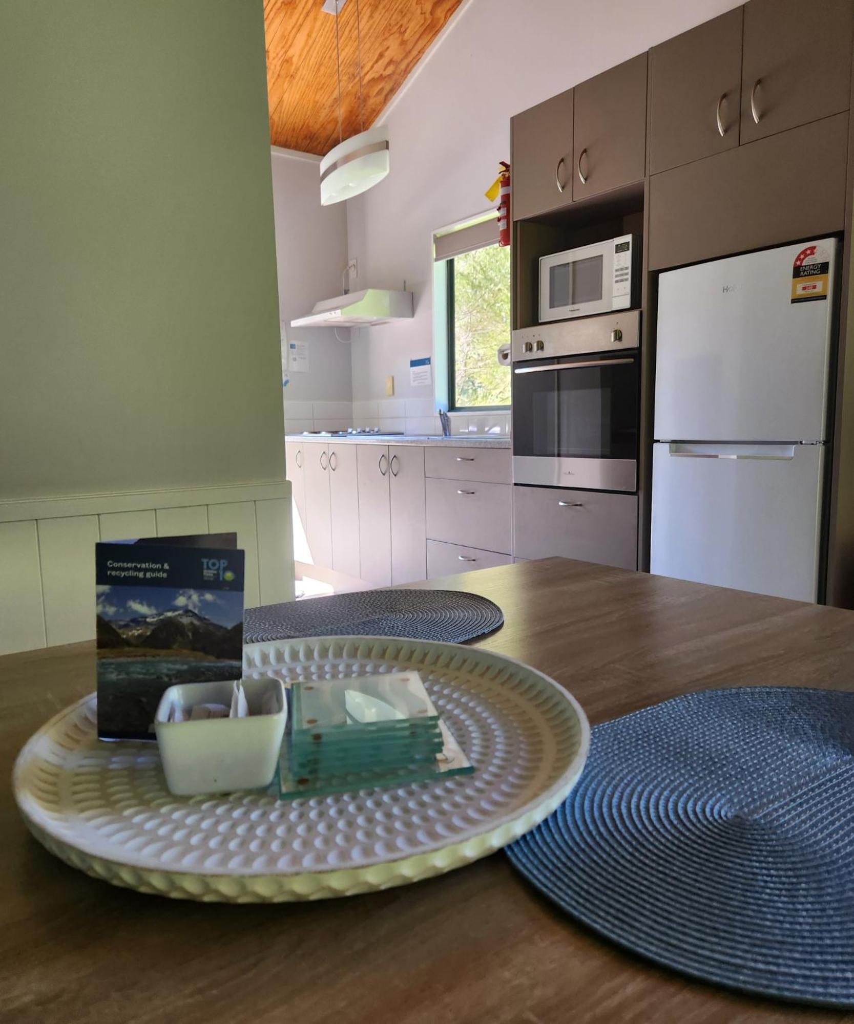 Kauri Coast TOP 10 Holiday Park Kaihu Bagian luar foto
